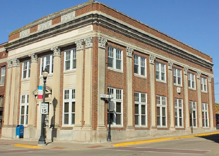 Platteville - Building On Corner of Main and Third St