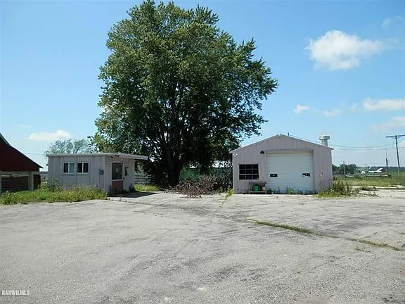 Platteville – Corner Lot Commercial Property